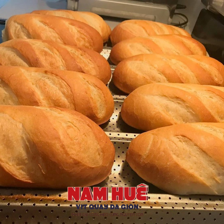Bánh Mì Vịt Quay Ăn Với Nước Chấm