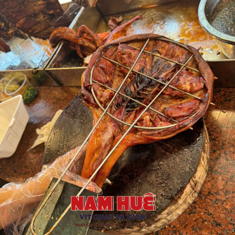 Vịt Quay Sốt Tiêu Đen Long Thành